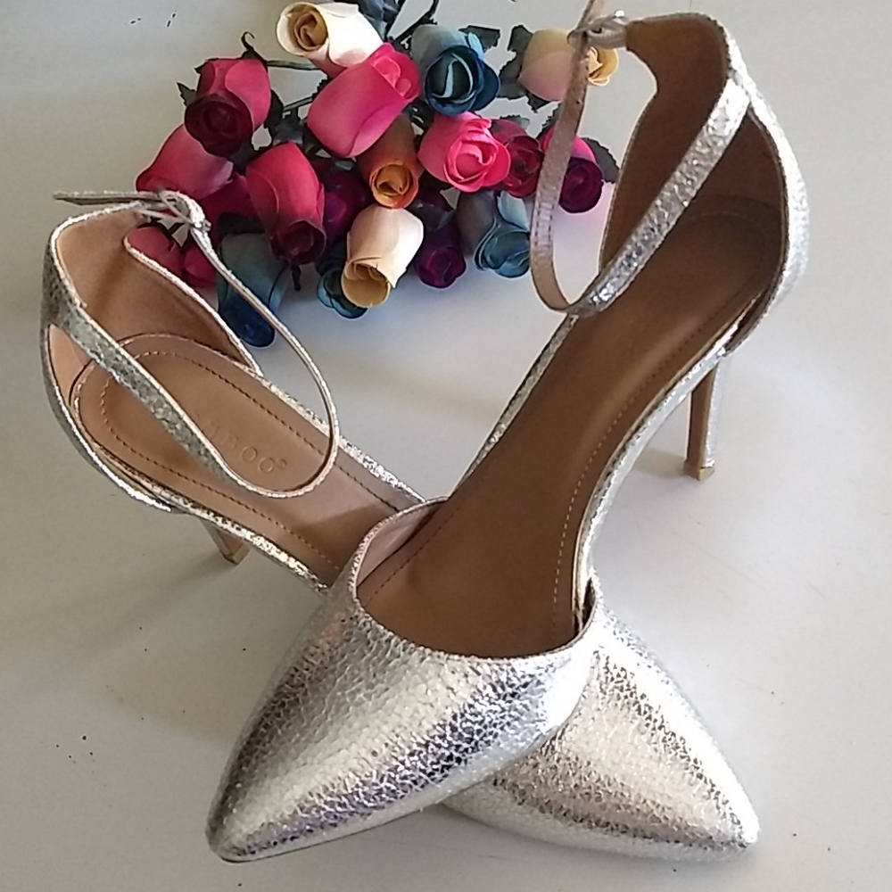 Bamboo 💞silver heels very pretty 🌺